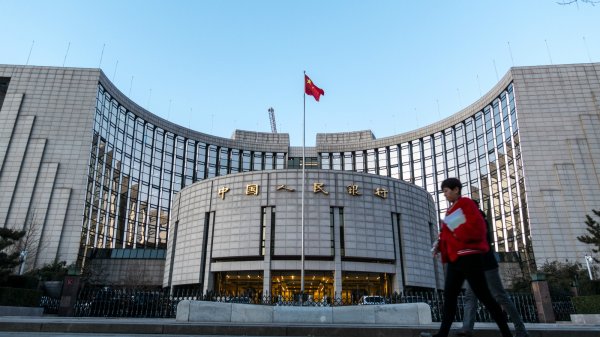 天臣配资 去哪儿：五一首日热门景区门票预订量同比增三成